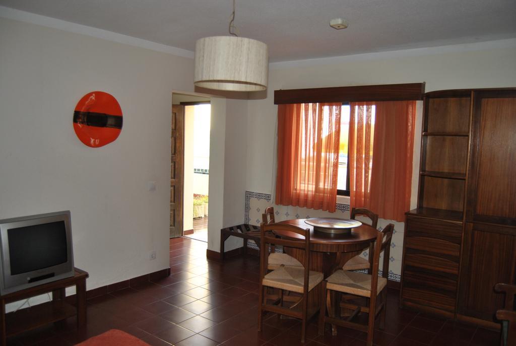 Apartamentos Olhos Do Mar อัลบูเฟรา ภายนอก รูปภาพ